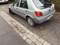 Grau Gebraucht 1998 Ford Fiesta Style Limousine | 999 € (Fairer Preis)