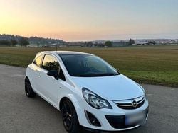 Weiß Gebraucht 2013 Opel Corsa Edition Limousine | 3.599 € (Guter Preis)