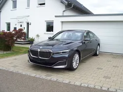 Grau Gebraucht 2019 BMW 740 Performance Limousine | 48.990 € (Teuer)