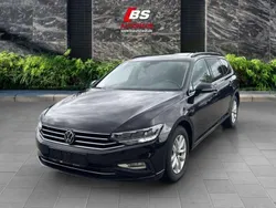 Deep black pearlescent (metallic) Gebraucht 2023 VW Passat Business Kombi | 25.990 € (Etwas zu teuer)