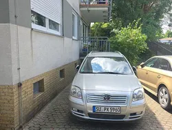 Silber Gebraucht 2004 Toyota Avensis T2 Kombi | 2.000 €