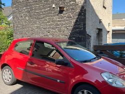 Rot Gebraucht 2006 Renault Clio II Authentique Limousine | 1.400 € (Guter Preis)