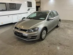 Grau Gebraucht 2016 VW Golf VII Comfortline Limousine | 5.990 € (Fairer Preis)