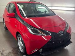 Rot Gebraucht 2015 Toyota Aygo X-play Kleinwagen | 6.450 € (Fairer Preis)