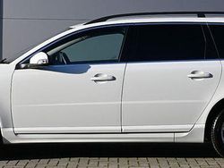 Weiß Gebraucht 2011 Volvo V70 Summum Kombi | 16.490 €