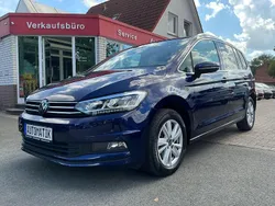 Blau Gebraucht 2023 VW Touran Comfortline Van / Kleinbus | 28.900 € (Guter Preis)