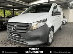 Weiß Gebraucht 2024 Mercedes Vito Van / Kleinbus | 47.743 €