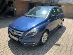 Blau Gebraucht 2012 Mercedes B200 Van / Kleinbus | 9.800 € (Fairer Preis)
