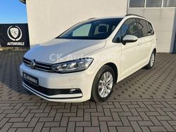 Weiß Gebraucht 2018 VW Touran Comfortline Van / Kleinbus | 16.900 € (Etwas zu teuer)
