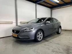 Grau Gebraucht 2017 Volvo V40 Kinetic Kombi | 13.500 € (Fairer Preis)