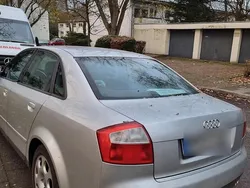 Grau Gebraucht 2002 Audi A4 Limousine | 1.950 € (Fairer Preis)