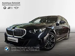 M carbonschwarz Gebraucht 2024 BMW 520 M Sport Kombi | 53.390 € (Superpreis)