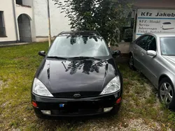Schwarz Gebraucht 2000 Ford Focus Limousine | 1.000 €