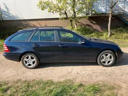 Blau Gebraucht 2006 Mercedes C220 Kombi | 2.095 €