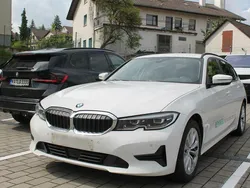 Weiß Gebraucht 2022 BMW 320 Advantage Limousine | 25.440 € (Guter Preis)