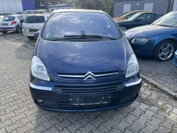 Blau Gebraucht 2005 Citroën Xsara Picasso Exclusive Van / Kleinbus | 3.490 € (Teuer)
