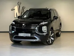 Black metallic Neu 2025 Mitsubishi Outlander P-HEV Top SUV | 54.970 €
