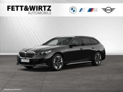Black sapphire metallic Gebraucht 2025 BMW 520 Comfort Edition Kombi | 51.490 € (Guter Preis)