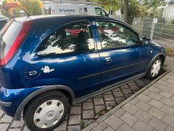 Blau Gebraucht 2004 Opel Corsa Kleinwagen | 700 € (Guter Preis)