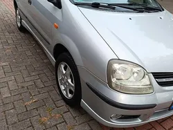 Silber Gebraucht 2005 Nissan Almera Tino Acenta Van / Kleinbus | 2.000 € (Etwas zu teuer)