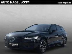 Onyx black (metallic) Gebraucht 2024 Volvo V60 Plus Kombi | 44.880 € (Etwas zu teuer)