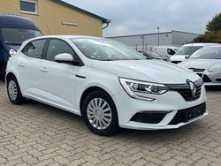 Weiß Gebraucht 2018 Renault Mégane IV Life Limousine | 8.899 € (Superpreis)