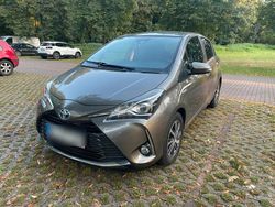 Grau Gebraucht 2020 Toyota Yaris Hybrid Kleinwagen | 13.800 € (Guter Preis)