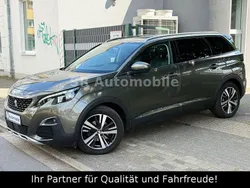 Grau Gebraucht 2019 Peugeot 5008 Allure Van / Kleinbus | 18.990 € (Etwas zu teuer)