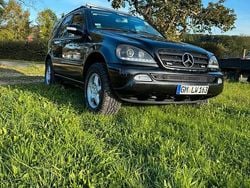 Schwarz Gebraucht 2004 Mercedes ML270 SUV | 5.000 €