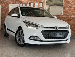 Weiß Gebraucht 2015 Hyundai i20 YES! Limousine | 8.780 € (Fairer Preis)