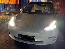 Weiß Gebraucht 2021 Tesla Model 3 Limousine | 29.500 € (Fairer Preis)
