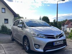 Grau Gebraucht 2016 Toyota Verso Skyview Edition Van / Kleinbus | 10.500 € (Fairer Preis)
