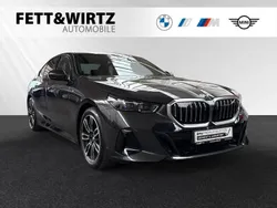 Sophistograu brillanteffekt metallic Gebraucht 2024 BMW 520 M Sport Limousine | 55.888 € (Guter Preis)
