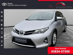 Platinsilber metallic Gebraucht 2012 Toyota Auris Edition Limousine | 9.665 € (Teuer)