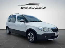 Weiß Gebraucht 2013 Skoda Roomster Scout Plus Edition Kombi | 7.490 € (Superpreis)
