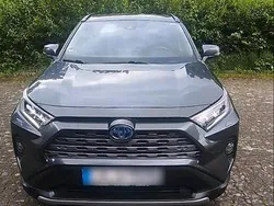 Grau Gebraucht 2021 Toyota RAV4 Hybrid SUV | 33.999 € (Fairer Preis)