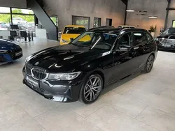 Black sapphire metallic Gebraucht 2021 BMW 330 Performance Kombi | 22.980 € (Superpreis)