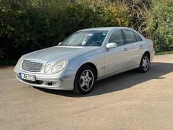 Grau Gebraucht 2002 Mercedes E240 Classic Limousine | 1.900 € (Superpreis)