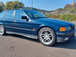 Blau Gebraucht 1995 BMW 320 Kombi | 4.890 €