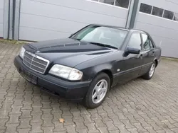 Blau Gebraucht 1996 Mercedes C200 Limousine | 990 €