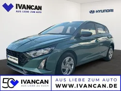 Mangrove green Gebraucht 2024 Hyundai i20 Select Kleinwagen | 19.790 € (Fairer Preis)