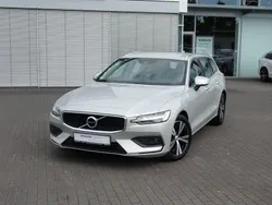 Silber Gebraucht 2021 Volvo V60 Momentum Kombi | 27.900 € (Superpreis)