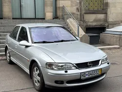 Grau Gebraucht 2001 Opel Vectra Limousine | 2.450 € (Fairer Preis)