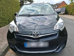 Schwarz Gebraucht 2011 Toyota Verso-S Van / Kleinbus | 6.200 € (Guter Preis)