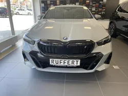 Grau (brooklyn grau metallic) Neu 2024 BMW i5 M Sport Limousine | 70.500 € (Fairer Preis)