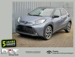 Celestite grey metallic / nigh Neu 2025 Toyota Aygo Kleinwagen | 18.290 €