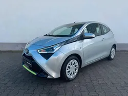 Silber Gebraucht 2020 Toyota Aygo X-play Kleinwagen | 7.490 € (Fairer Preis)