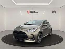 Braun Neu 2024 Toyota Yaris Hybrid Team Limousine | 26.788 € (Fairer Preis)