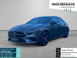 Grau Gebraucht 2024 Mercedes A200 Night Limousine | 29.980 € (Guter Preis)