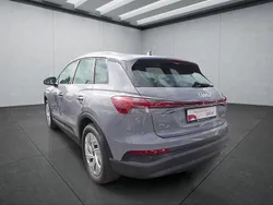 Grau Gebraucht 2023 Audi Q4 e-tron SUV | 27.699 € (Guter Preis)